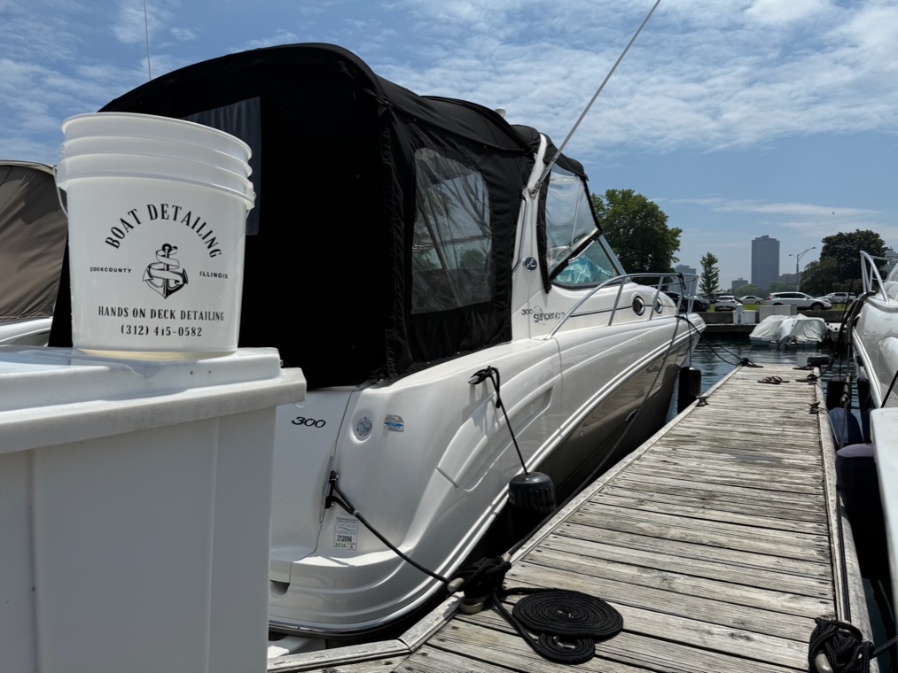 Hands On Deck branded bucket on a Sea Ray Sundancer at the dock